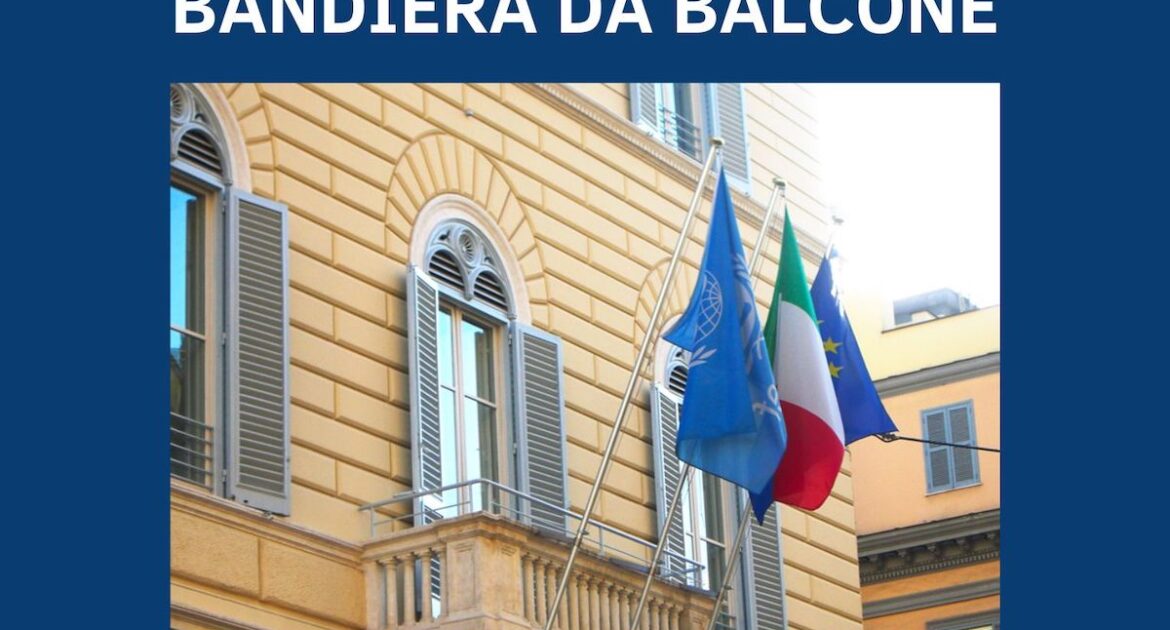 come-fissare-bandiera-al-balcone